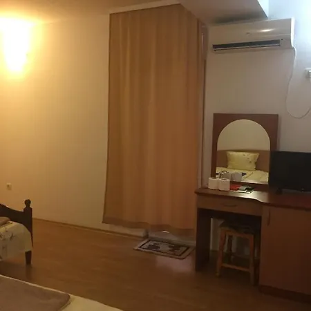 Aтанасов Ii 招待所 3*